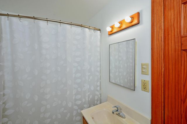 653 Thomas Avenue, Saint Paul, MN 55104