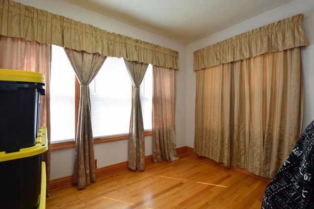 653 Thomas Avenue, Saint Paul, MN 55104