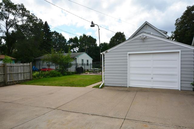 653 Thomas Avenue, Saint Paul, MN 55104