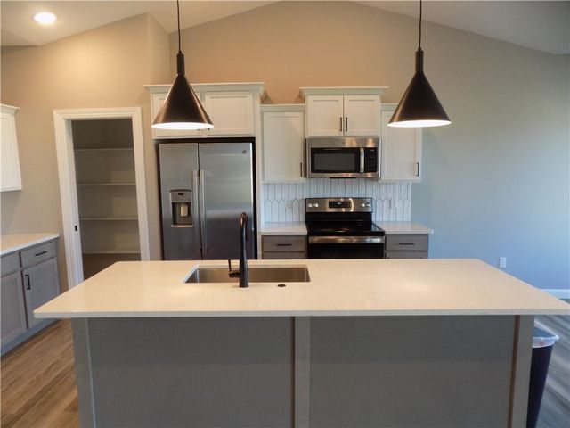 1215 Alexander Court, Ottawa, KS 66067