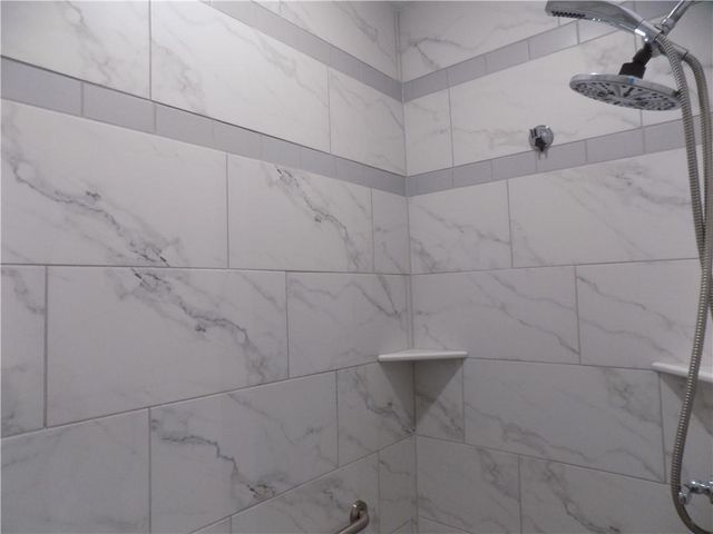 1215 Alexander Court, Ottawa, KS 66067