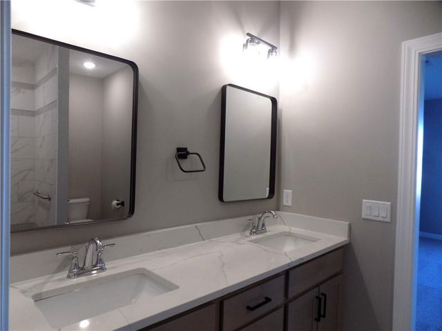 1215 Alexander Court, Ottawa, KS 66067