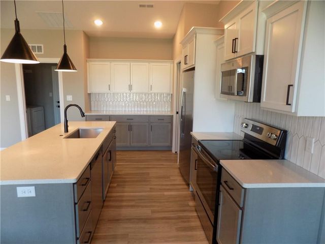 1215 Alexander Court, Ottawa, KS 66067