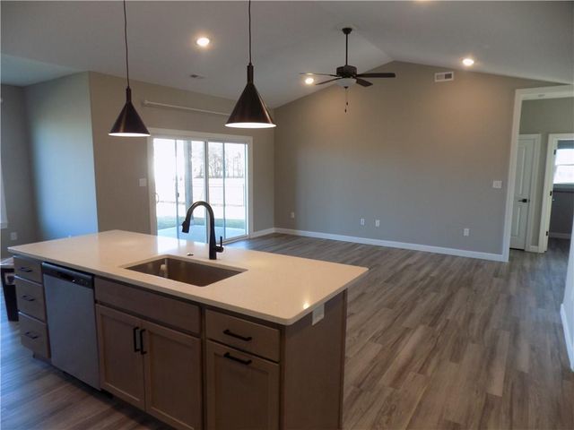 1215 Alexander Court, Ottawa, KS 66067