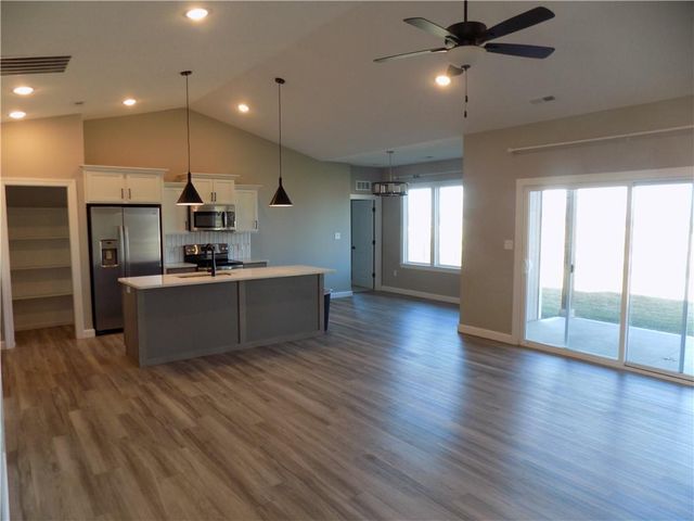 1215 Alexander Court, Ottawa, KS 66067