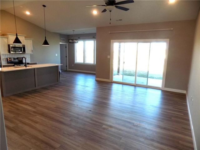 1215 Alexander Court, Ottawa, KS 66067