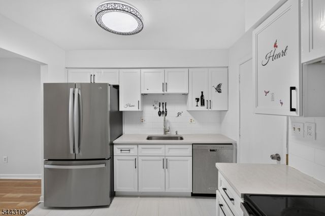 78 Stanwick Ct, Franklin Twp., NJ 08873