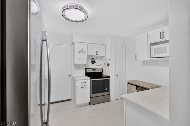 78 Stanwick Ct, Franklin Twp., NJ 08873