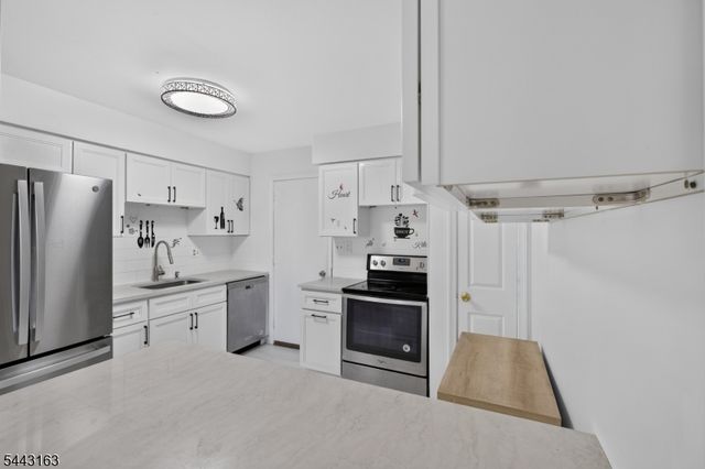 78 Stanwick Ct, Franklin Twp., NJ 08873