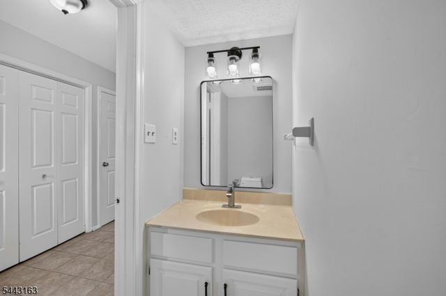 78 Stanwick Ct, Franklin Twp., NJ 08873