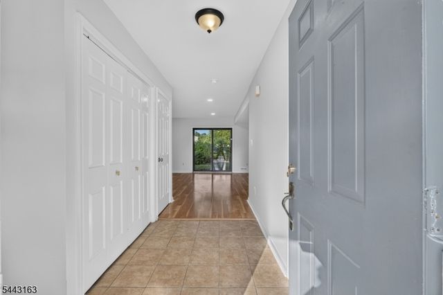 78 Stanwick Ct, Franklin Twp., NJ 08873