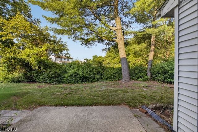 78 Stanwick Ct, Franklin Twp., NJ 08873