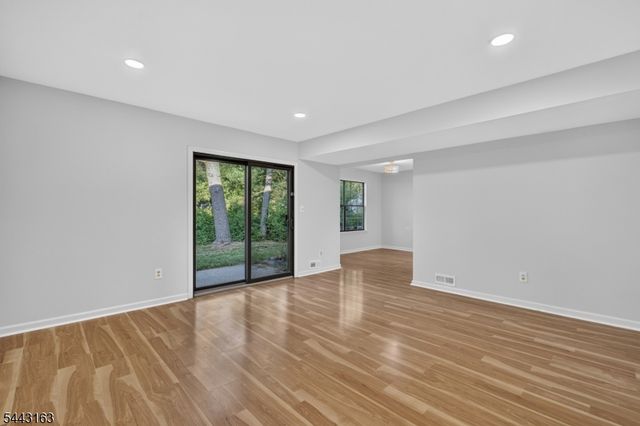 78 Stanwick Ct, Franklin Twp., NJ 08873