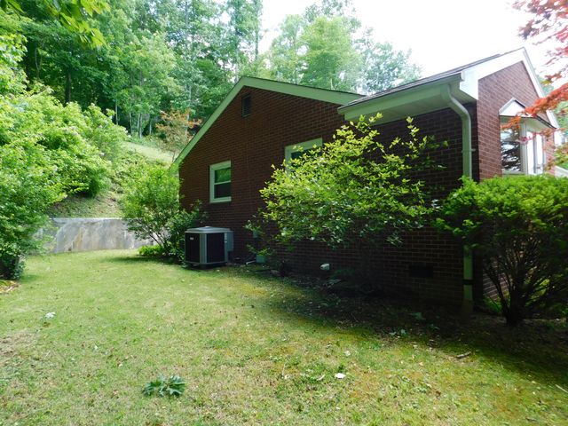 184 Meadow Drive, Harlan, KY 40831