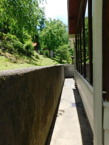 184 Meadow Drive, Harlan, KY 40831