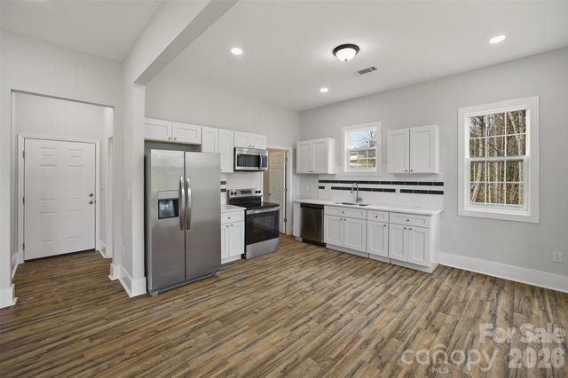 9067 McCray Farms Drive, Hickory, NC 28601