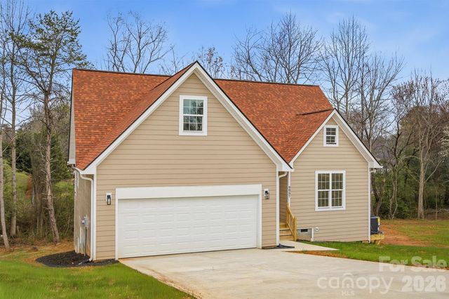 9067 McCray Farms Drive, Hickory, NC 28601