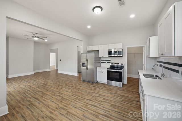 9067 McCray Farms Drive, Hickory, NC 28601