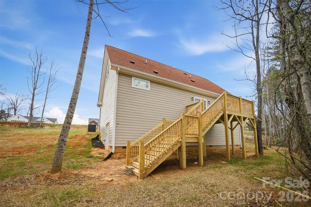 9067 McCray Farms Drive, Hickory, NC 28601