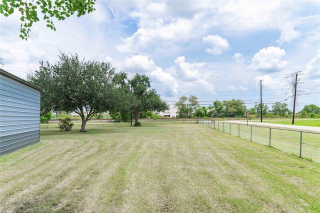 8428 Bissell Road, Manvel, TX 77578