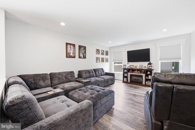 17 BECKETT ST, Clayton, NJ 08312