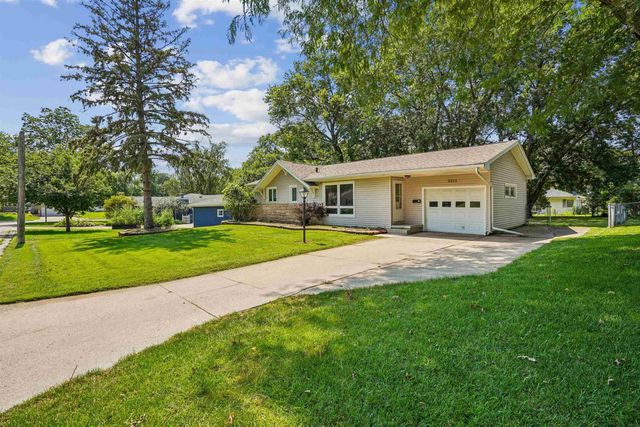 3311 Pridemore Drive, Cedar Falls, IA 50613