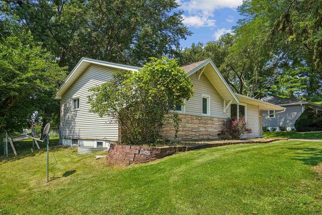 3311 Pridemore Drive, Cedar Falls, IA 50613