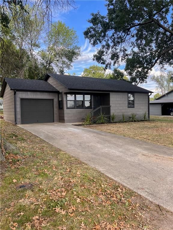 804 W Dakota Street, Butler, MO 64730