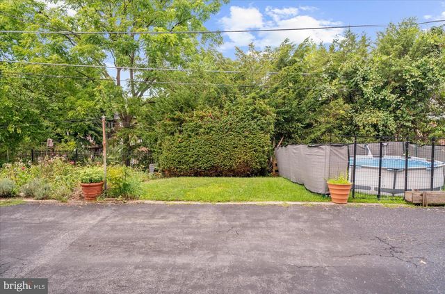 21 BUTTER LN, Reading, PA 19606