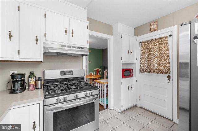 21 BUTTER LN, Reading, PA 19606