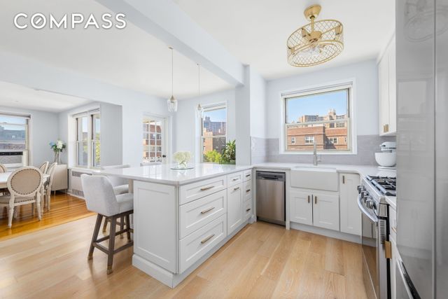 6861 Yellowstone Blvd Apt 607, New York City, NY 11375
