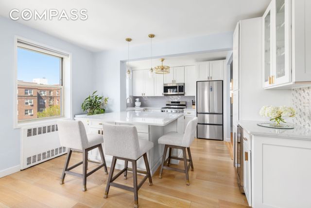 6861 Yellowstone Blvd Apt 607, New York City, NY 11375
