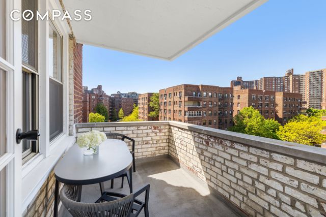 6861 Yellowstone Blvd Apt 607, New York City, NY 11375