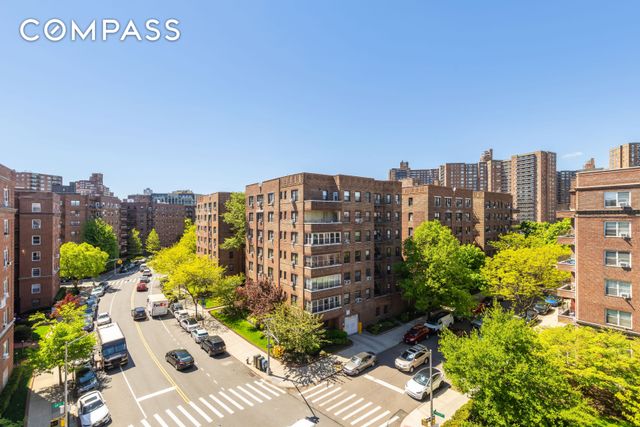6861 Yellowstone Blvd Apt 607, New York City, NY 11375