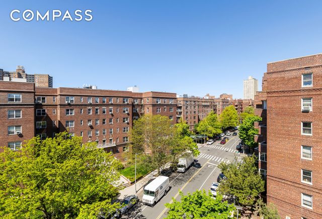 6861 Yellowstone Blvd Apt 607, New York City, NY 11375
