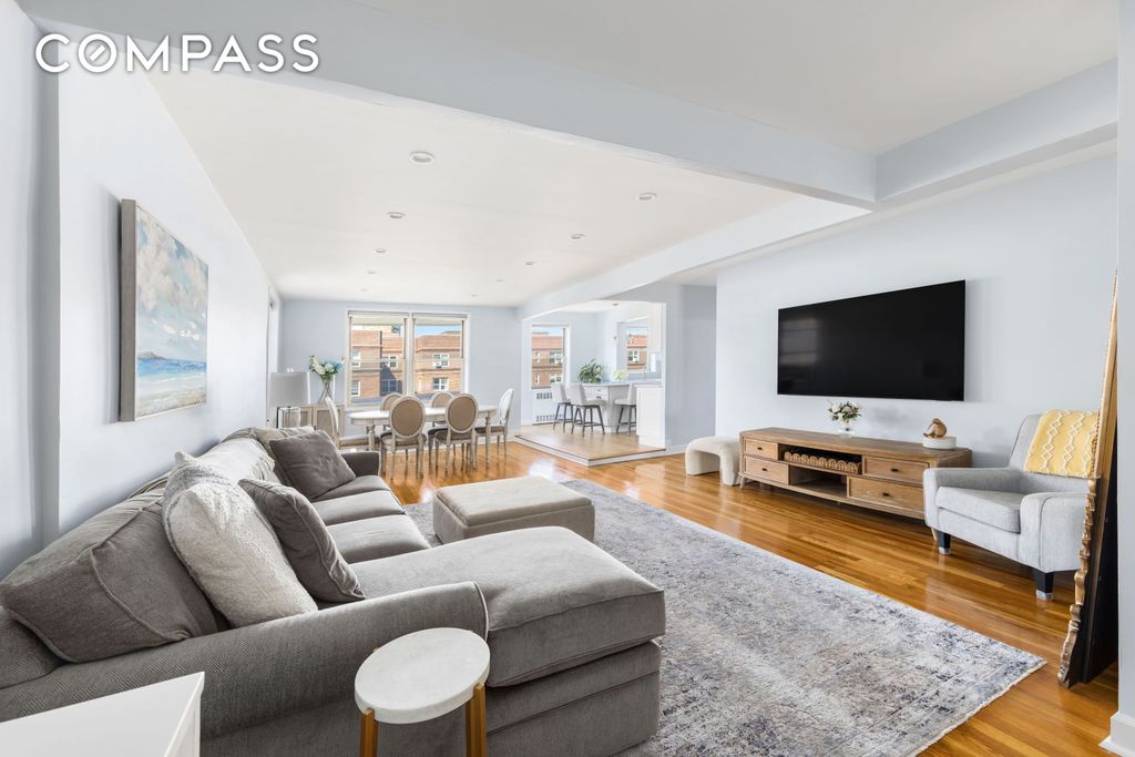 6861 Yellowstone Blvd Apt 607, New York City, NY 11375