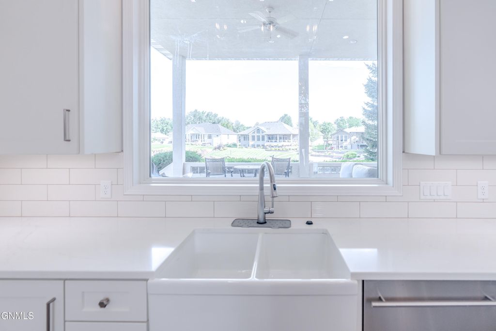 1506 Galleon Place, Bismarck, ND 58504 photo 17