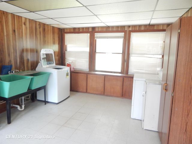 3227 W Parkway Avenue, Flint, MI 48504