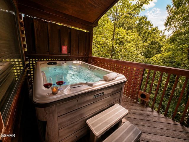 1540 Bears Den Way, Sevierville, TN 37862