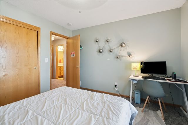 7113 West Park Road NE, Cedar Rapids, IA 52402