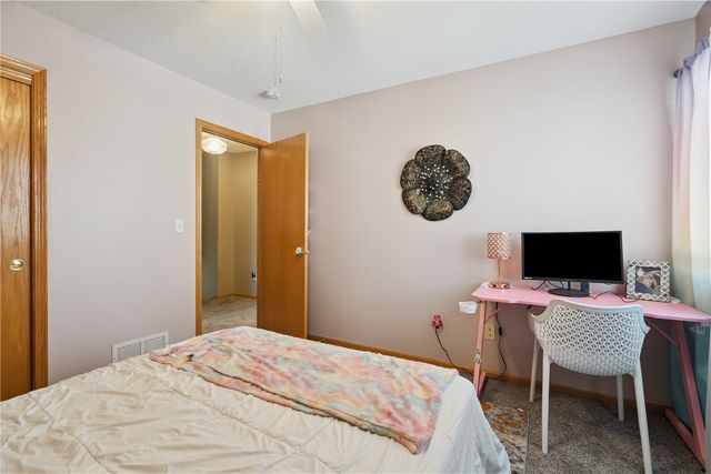 7113 West Park Road NE, Cedar Rapids, IA 52402