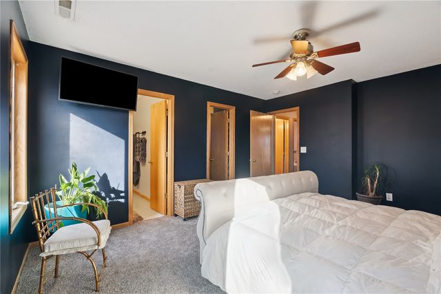 7113 West Park Road NE, Cedar Rapids, IA 52402