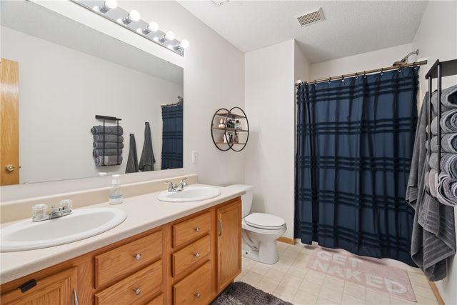 7113 West Park Road NE, Cedar Rapids, IA 52402