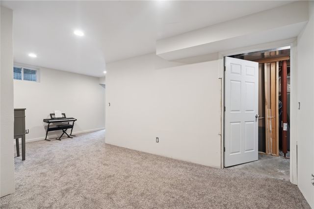 7113 West Park Road NE, Cedar Rapids, IA 52402