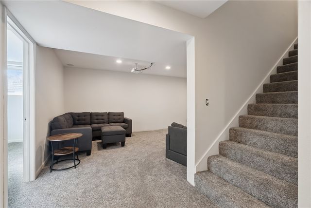 7113 West Park Road NE, Cedar Rapids, IA 52402