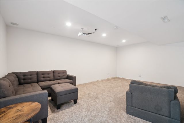 7113 West Park Road NE, Cedar Rapids, IA 52402