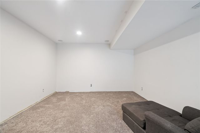 7113 West Park Road NE, Cedar Rapids, IA 52402