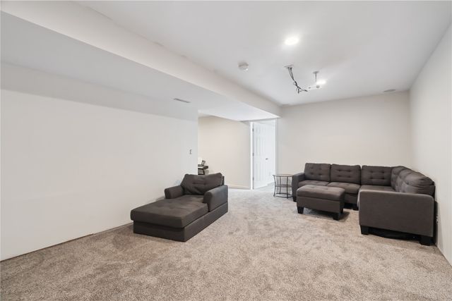 7113 West Park Road NE, Cedar Rapids, IA 52402