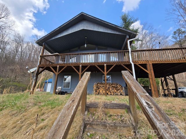 987 West Road, Hot Springs, NC 28743