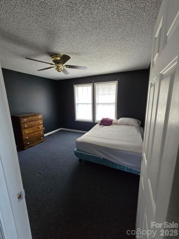987 West Road, Hot Springs, NC 28743